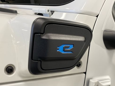 Used 2023 Jeep Wrangler Sahara w/ Cold Weather Group image 14