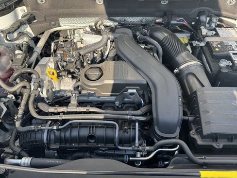 Used 2025 Volkswagen Taos SE image 27