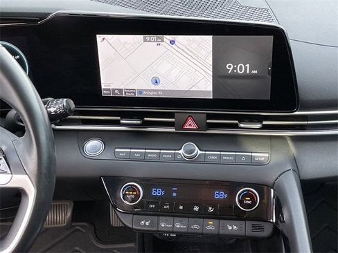 Used 2021 Hyundai Elantra Limited w/ Preferred Accessory Package image 16