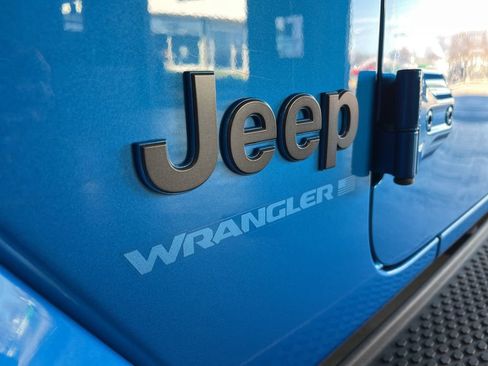 Used 2023 Jeep Wrangler Unlimited Sahara image 12