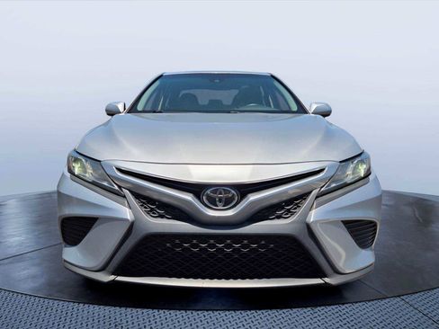 Used 2018 Toyota Camry SE w/ Moonroof Package FWD image 7