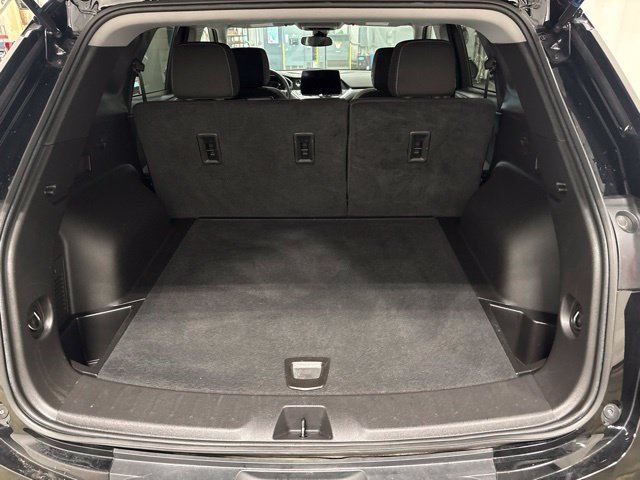 Used 2025 Chevrolet Blazer LT FWD image 31