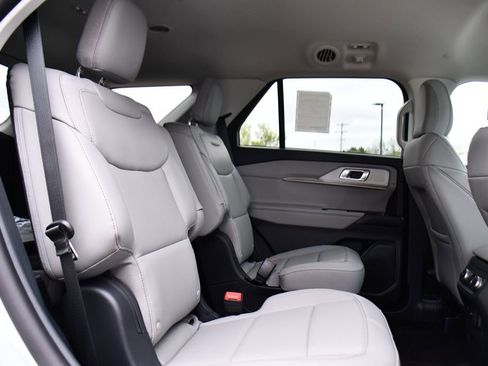New 2026 Ford Explorer Active AWD/4WD image 18