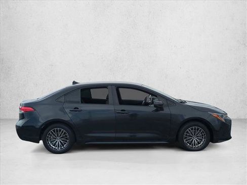 Used 2022 Toyota Corolla LE FWD image 4