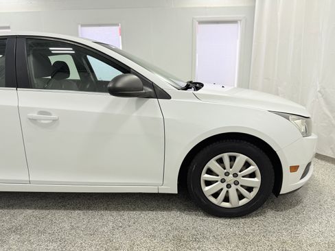 Used 2011 Chevrolet Cruze LS image 8