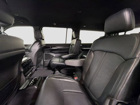 Used 2024 Jeep Wagoneer Series II AWD/4WD image 27