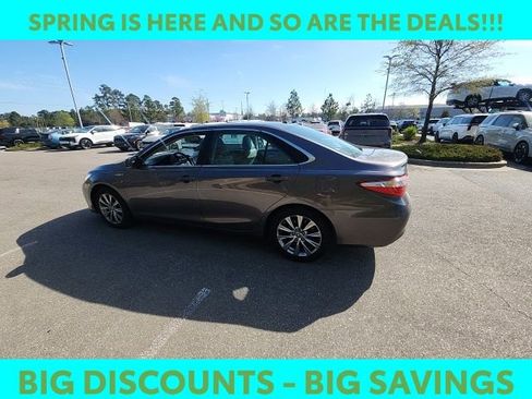 Used 2015 Toyota Camry XLE w/ Moonroof Package image 8