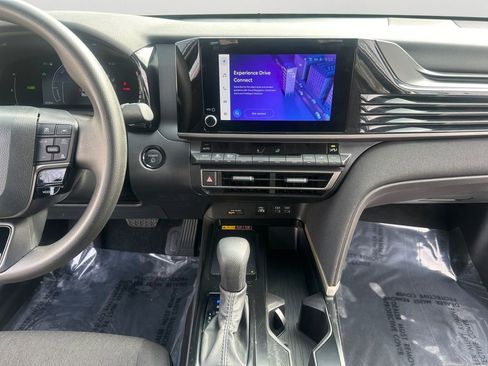 Used 2025 Toyota Camry LE image 14