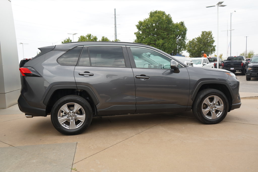 Used 2025 Toyota RAV4 XLE AWD/4WD image 10