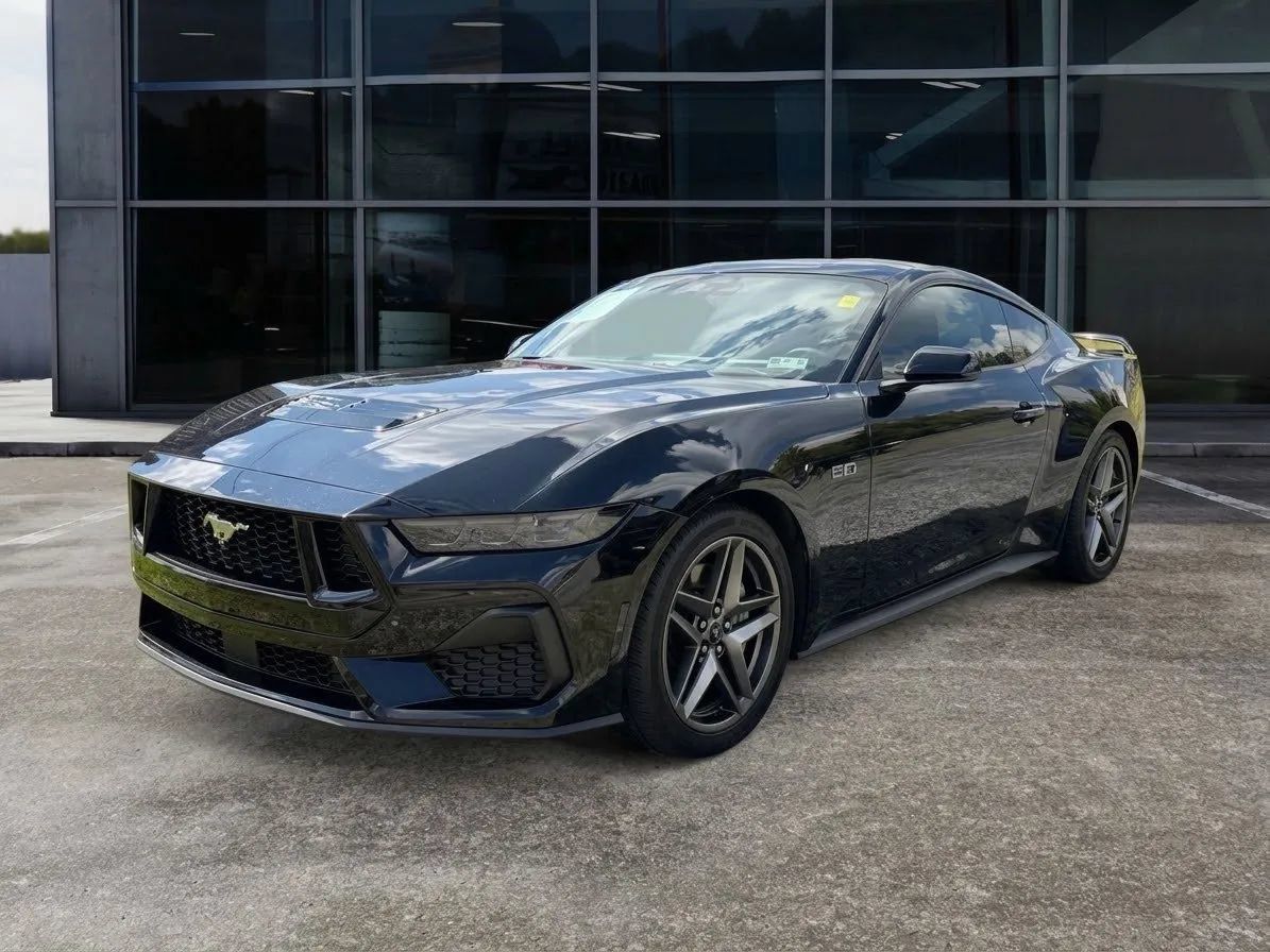 Used 2025 Ford Mustang GT RWD image 4