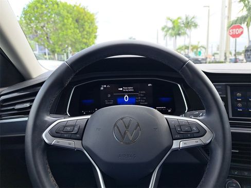 Used 2023 Volkswagen Jetta SE w/ Panoramic Sunroof Package image 8