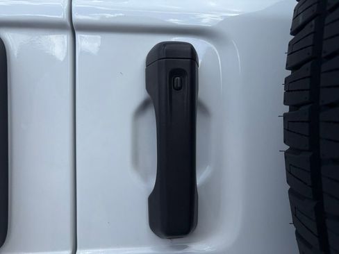 Used 2022 Jeep Wrangler Unlimited Sahara image 10