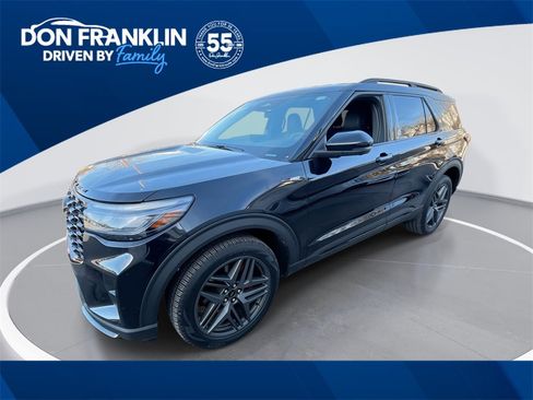 Used 2025 Ford Explorer ST-Line w/ ST-Line Street Pack image 1