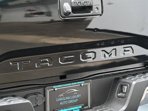 Used 2020 Toyota Tacoma SR5 AWD/4WD image 16