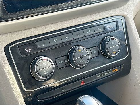 Used 2023 Volkswagen Atlas SE image 15