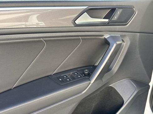 Certified 2023 Volkswagen Tiguan SE R-Line image 9