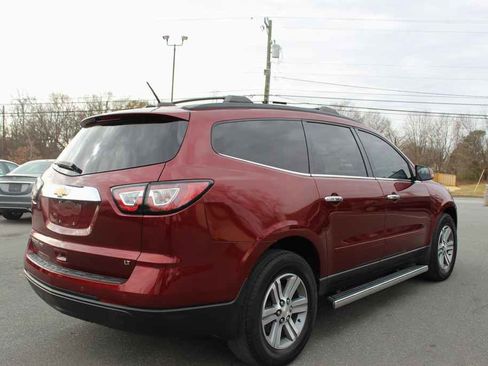 Used 2017 Chevrolet Traverse LT image 5