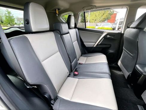 Used 2015 Toyota RAV4 Limited AWD/4WD image 30