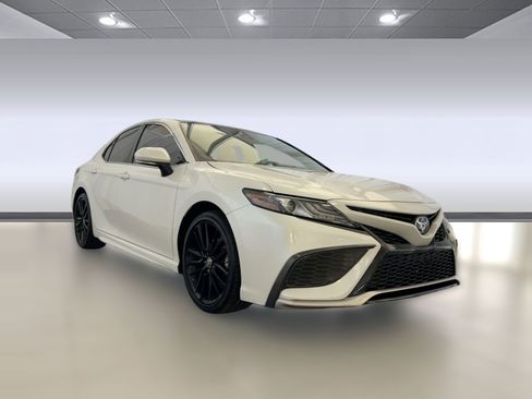 Used 2021 Toyota Camry XSE image 7