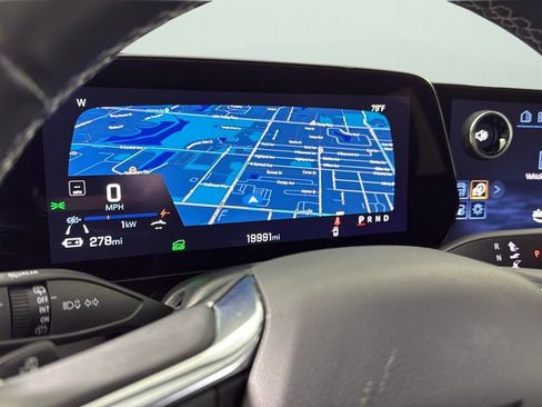 Used 2025 Chevrolet Equinox EV LT w/ Convenience Package image 19