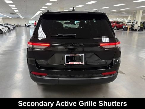 Used 2023 Jeep Grand Cherokee Altitude AWD/4WD image 6