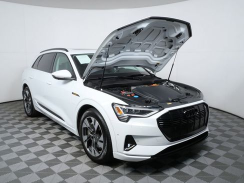 Certified 2023 Audi e-tron Premium w/ Convenience Plus Package image 29