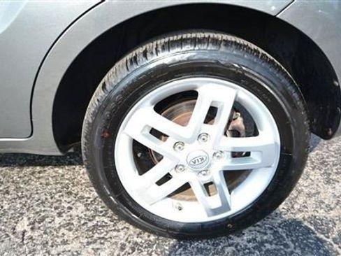 Used 2010 Kia Soul + FWD image 10