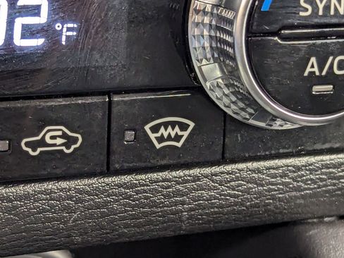 Used 2024 Mitsubishi Outlander SE image 28