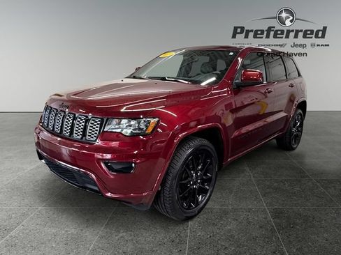 Used 2019 Jeep Grand Cherokee Altitude AWD/4WD image 11
