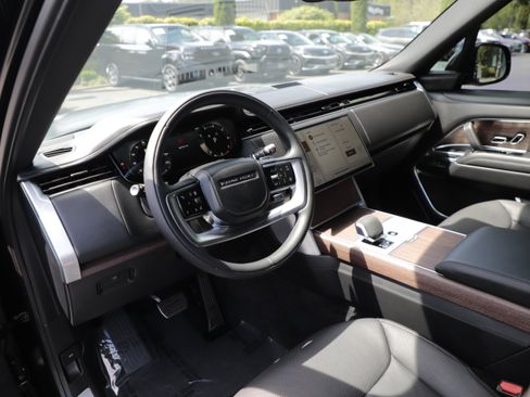 Used 2025 Land Rover Range Rover Long Wheelbase SE AWD/4WD image 18