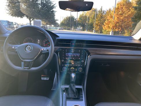 Certified 2022 Volkswagen Passat 2.0T image 28
