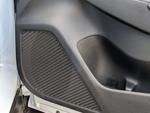 Used 2022 Mitsubishi Outlander SE image 16