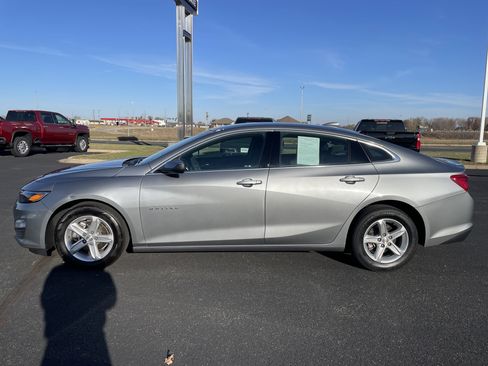 Used 2024 Chevrolet Malibu LT image 2