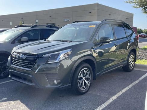 Used 2024 Subaru Forester Premium AWD/4WD image 2