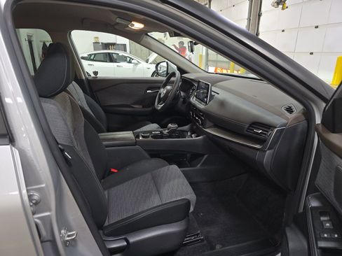 Used 2023 Nissan Rogue SV image 14