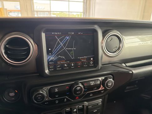 Used 2021 Jeep Wrangler Unlimited Sahara w/ Uconnect 4C Nav & Sound Group AWD/4WD image 27