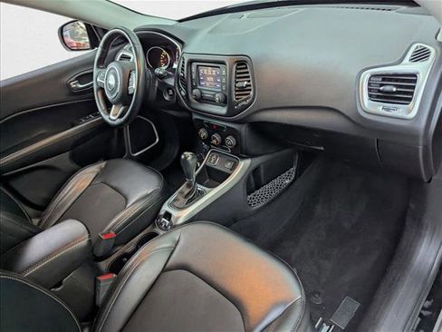 Used 2018 Jeep Compass Latitude image 21