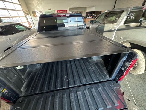 Used 2021 Chevrolet Silverado 1500 High Country w/ Technology Package image 9