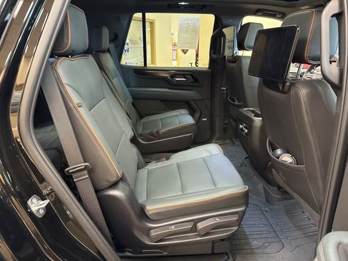 Used 2025 GMC Yukon AT4 w/ AT4 Premium Plus Package AWD/4WD image 17