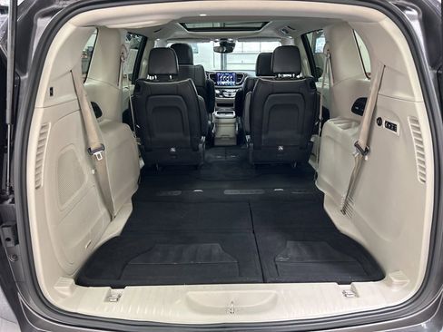 Used 2021 Chrysler Pacifica Limited image 34