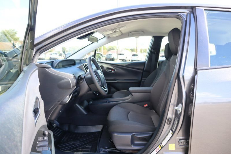 Used 2021 Toyota Prius LE FWD image 9