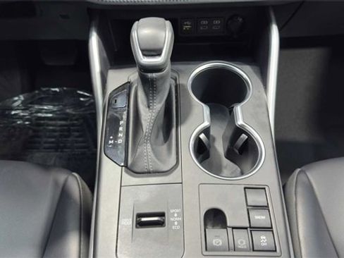 Used 2023 Toyota Highlander XLE image 19