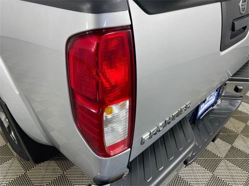 Used 2014 Nissan Frontier SL w/ SL Moonroof Package image 20