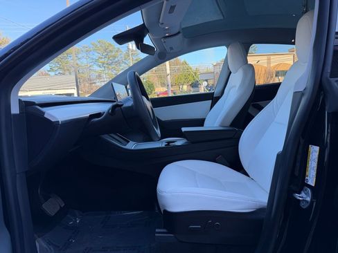 Used 2021 Tesla Model Y Long Range image 25
