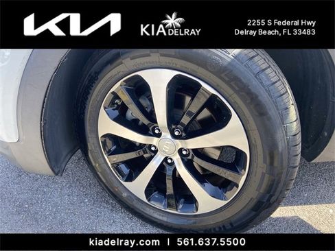 Used 2017 Kia Sorento EX image 30