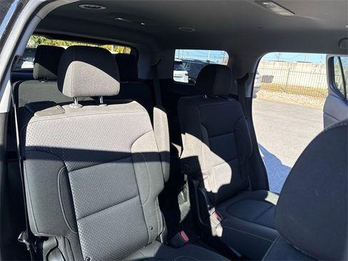 Used 2023 GMC Acadia SLE w/ Driver Convenience Package image 26