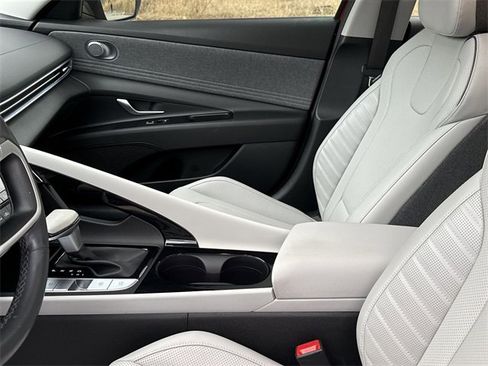 Used 2023 Hyundai Elantra Limited image 24