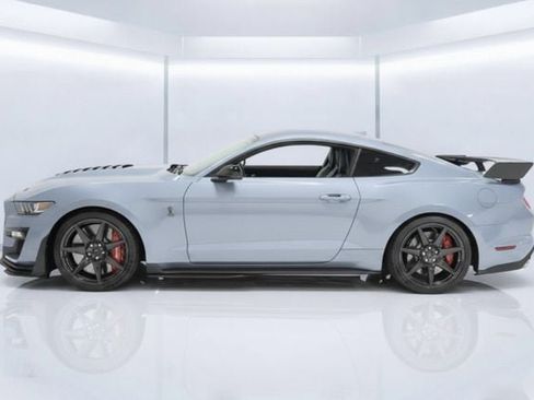 Used 2022 Ford Mustang Shelby GT500 w/ Carbon Fiber Track Pack RWD image 3