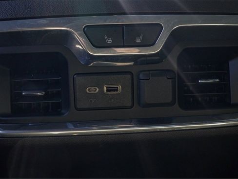 Used 2019 GMC Sierra 1500 SLT w/ SLT Premium Package image 27