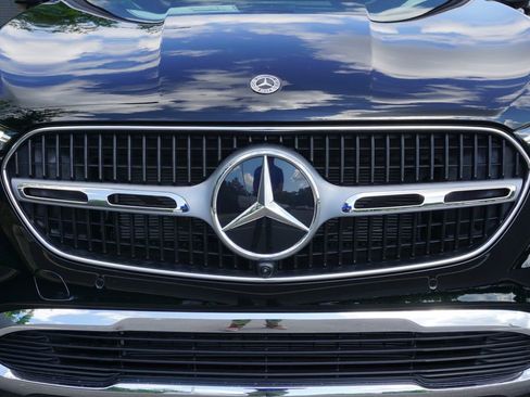 Certified 2025 Mercedes-Benz GLC 300 4MATIC image 9